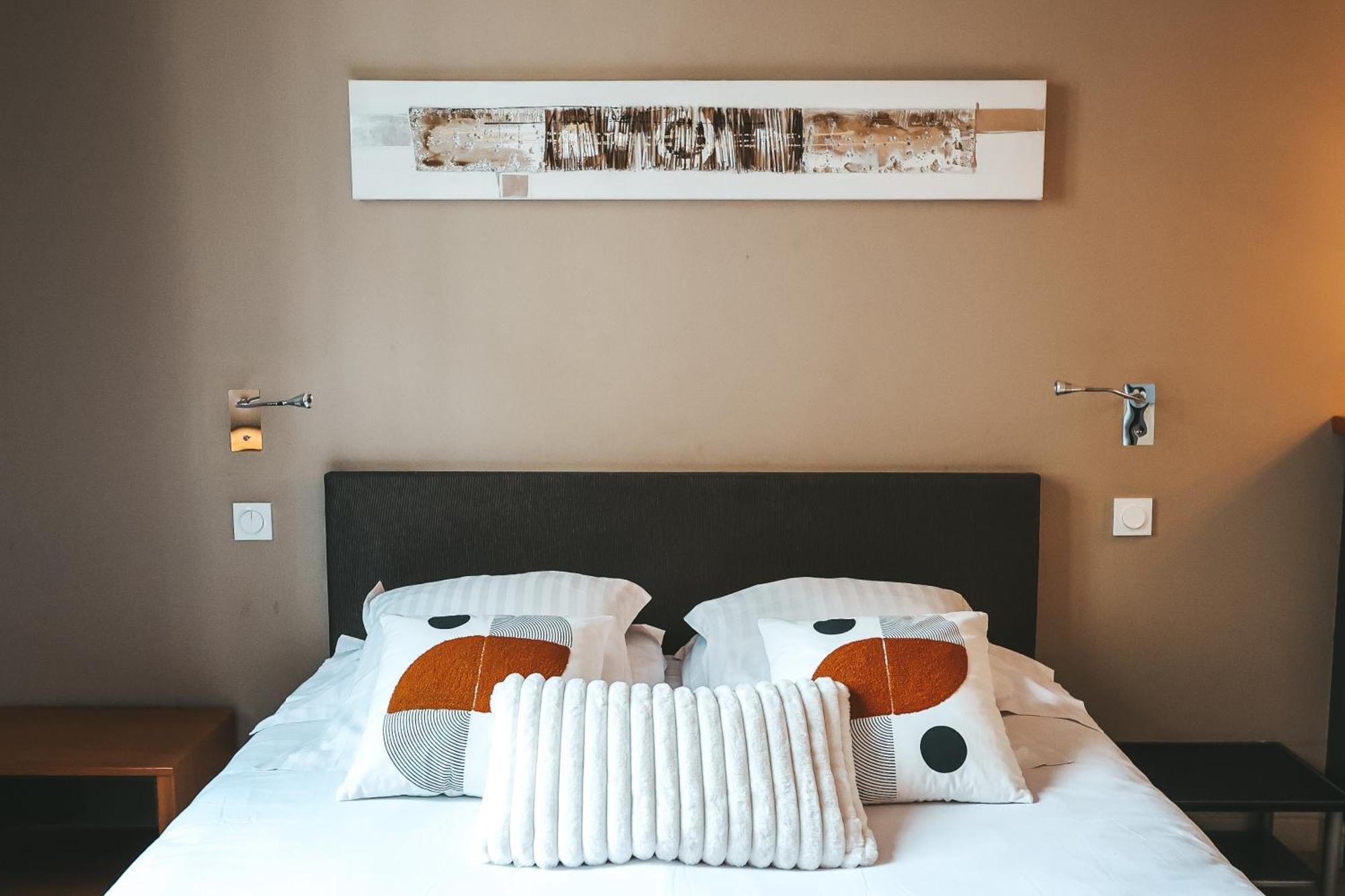 Suit'Home Commerce Angers Exterior foto