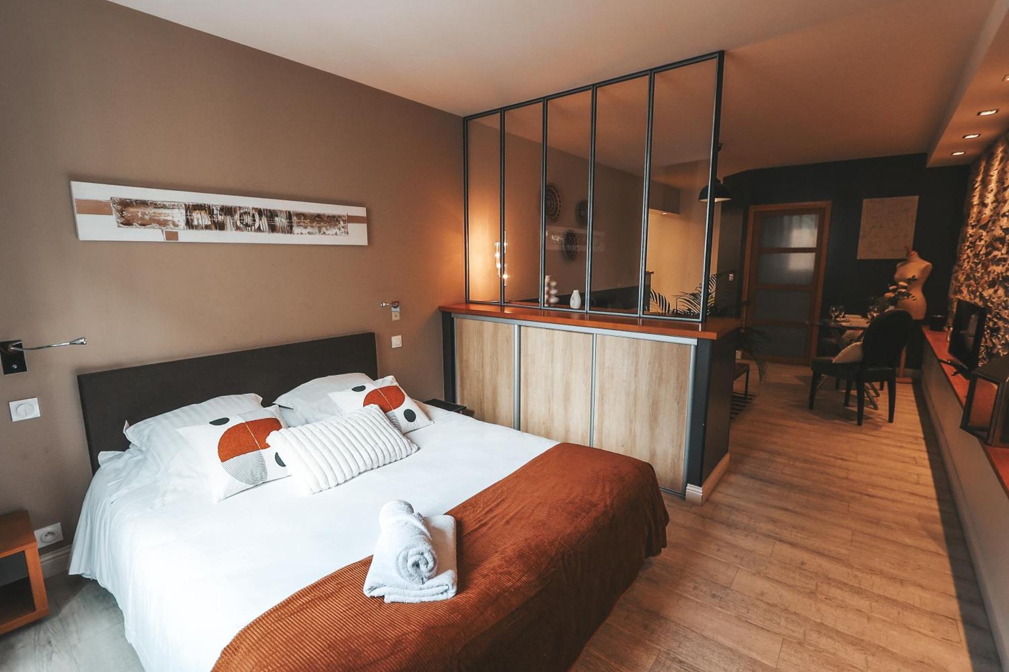 Suit'Home Commerce Angers Exterior foto